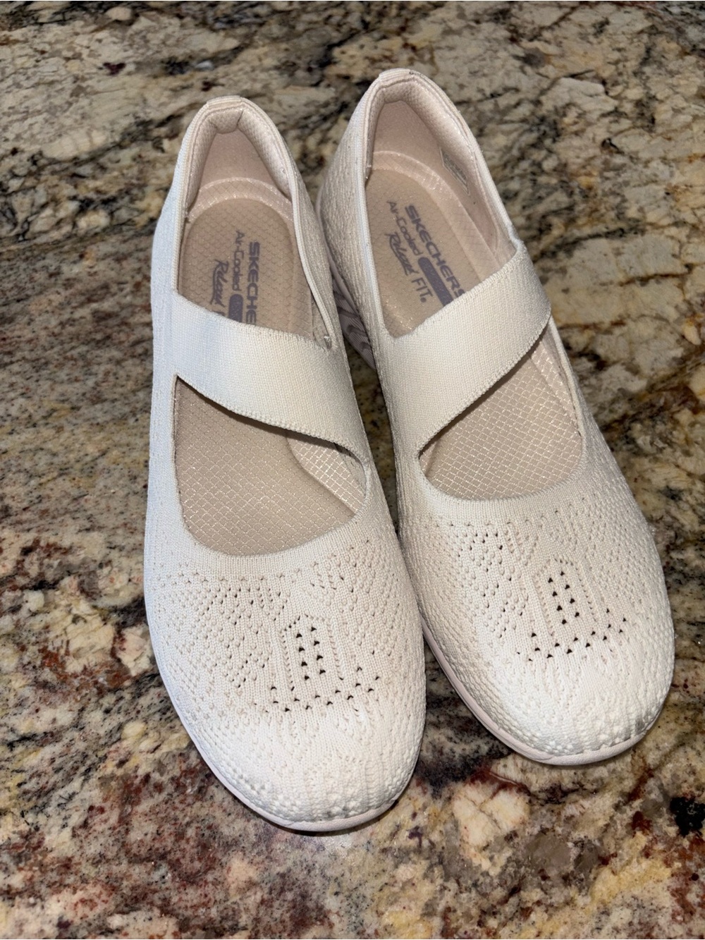 Skechers slip on shoes sz 9.5 EXCELLENT - Picture 3 of 7